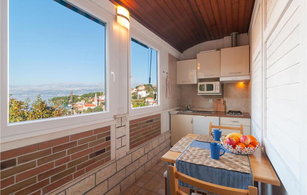 Lovely Apartment In Splitska photo 2