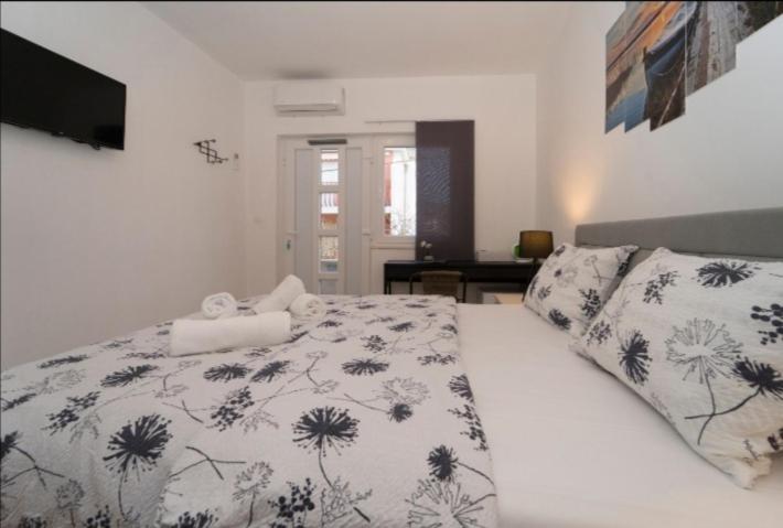 Rooms & Apartments Mirakul photo 2