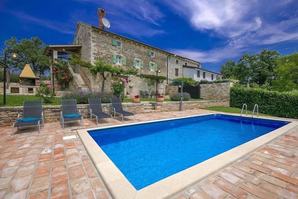Rustic villa Casa Mazuli with pool in Groznjan — photo 1
