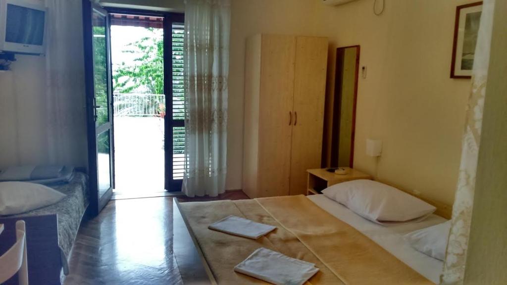 Apartments with a parking space Mlini photo 3