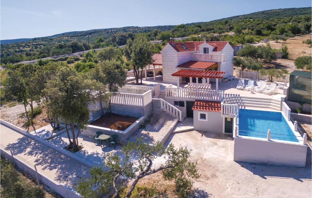 Three-Bedroom Holiday Home With Sea View In Praznica — photo 1