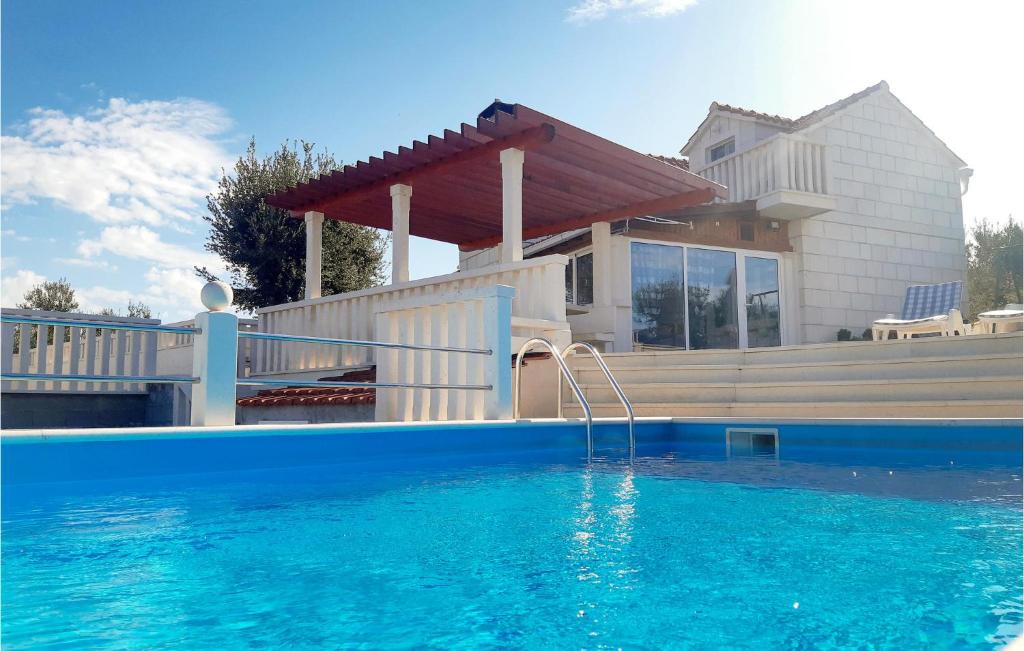 Three-Bedroom Holiday Home With Sea View In Praznica photo 2