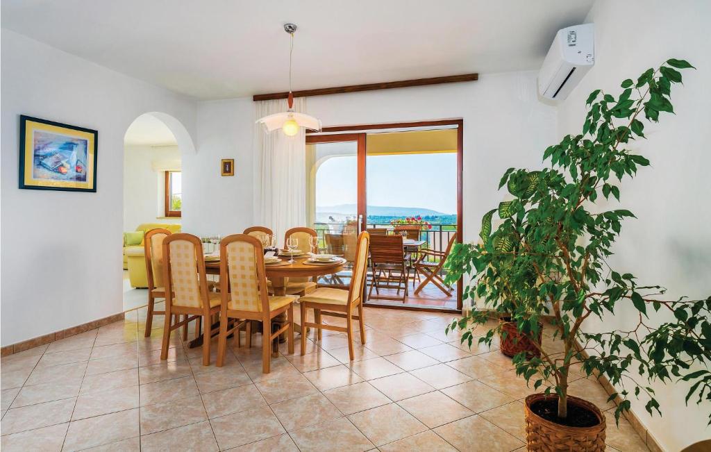 3 Bedroom Cozy Apartment In Nedescina photo 3