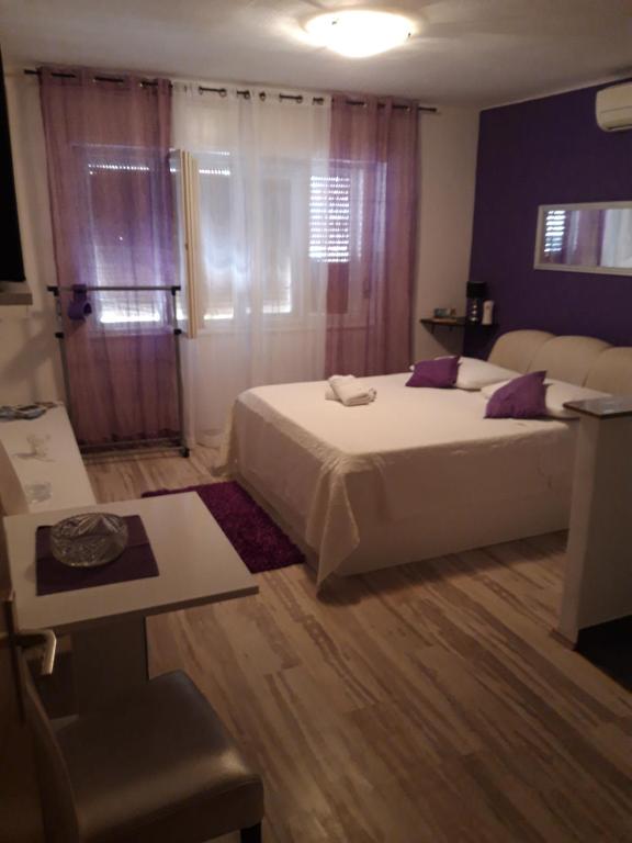 Rooms And Apartment Stambuk II — photo 1