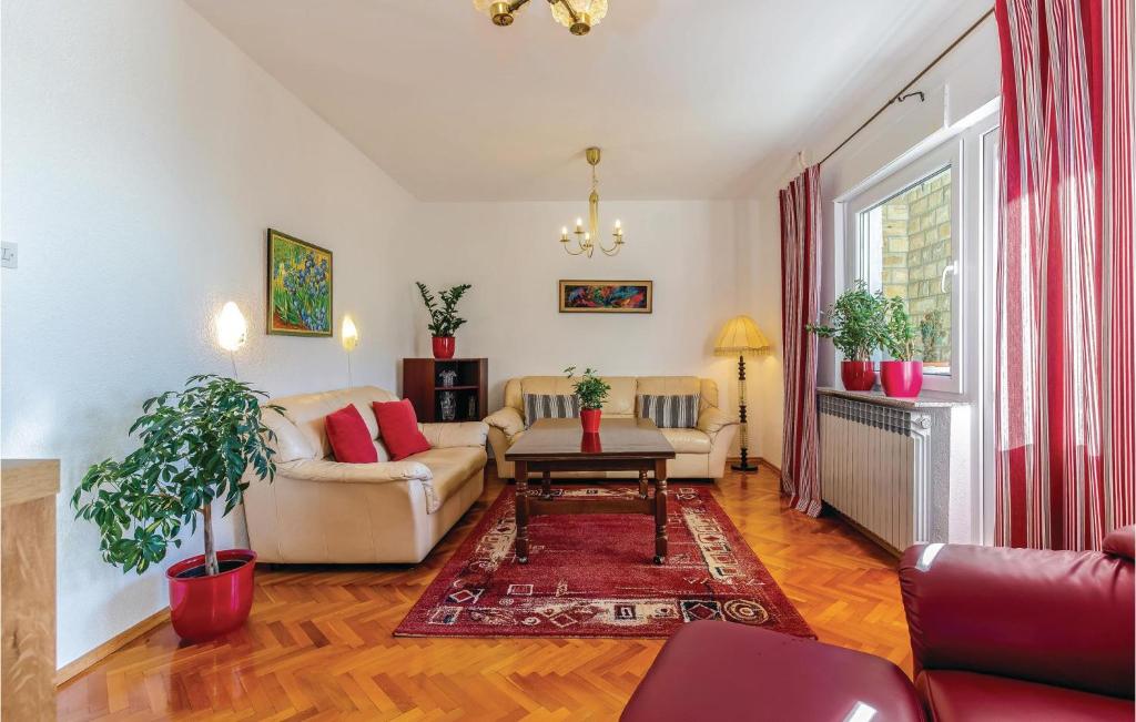 3 Bedroom Cozy Apartment In Kostrena photo 2