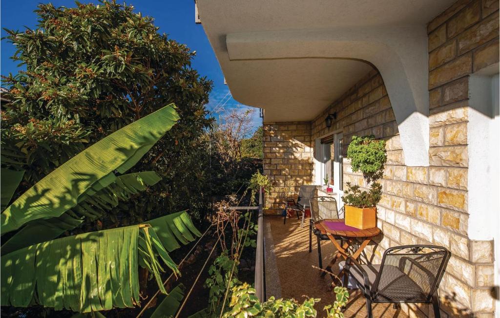 3 Bedroom Cozy Apartment In Kostrena photo 3