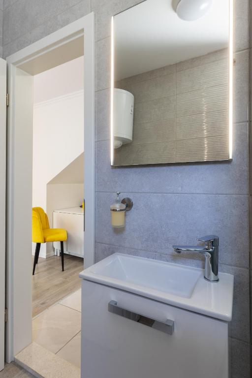 Stephanie green island apartments photo 3