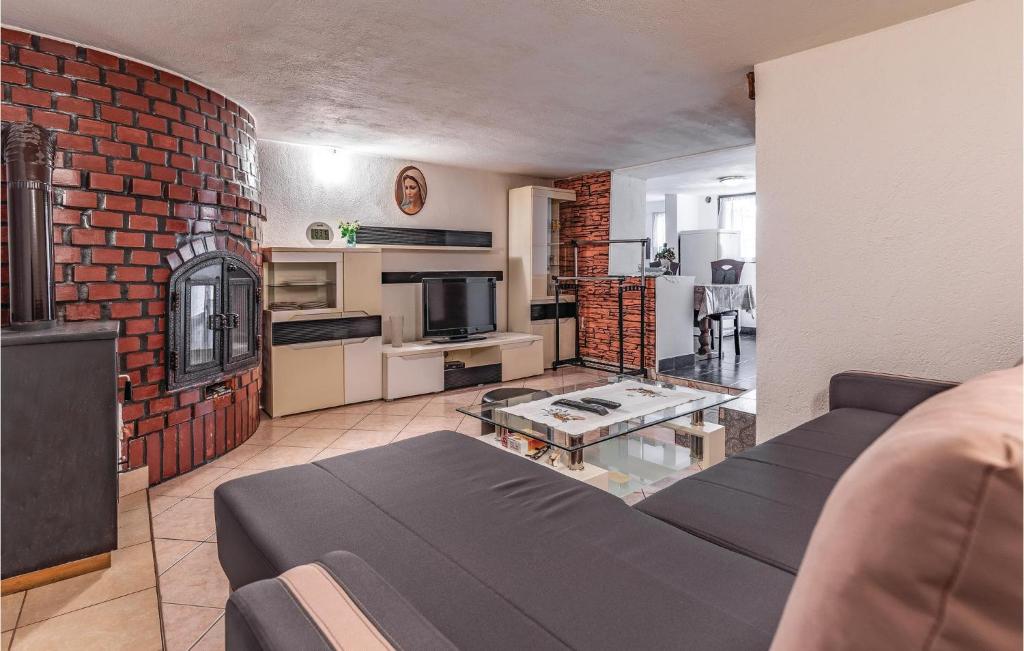 Awesome Apartment In Liznjan With Wifi photo 2