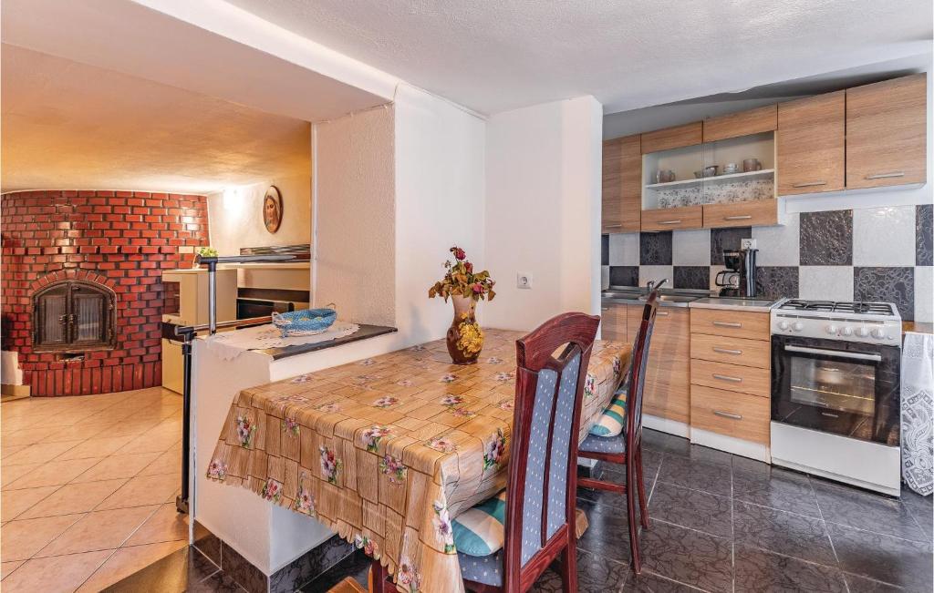 Awesome Apartment In Liznjan With Wifi photo 3