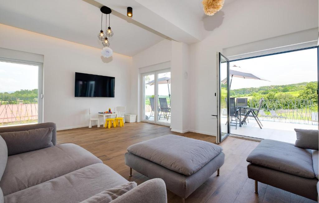 Awesome Home In Dvorisce photo 3
