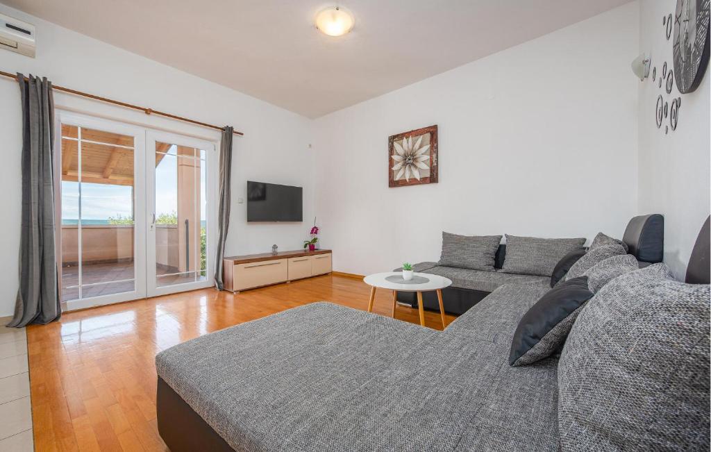 Stunning Apartment In Maslenica photo 3