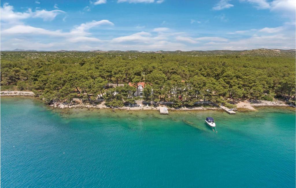 Six-Bedroom Holiday Home In Sibenik — photo 1