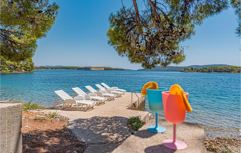 Six-Bedroom Holiday Home In Sibenik photo 2