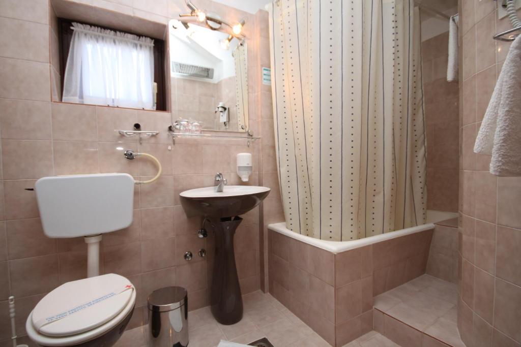 Rooms by the sea Starigrad photo 3