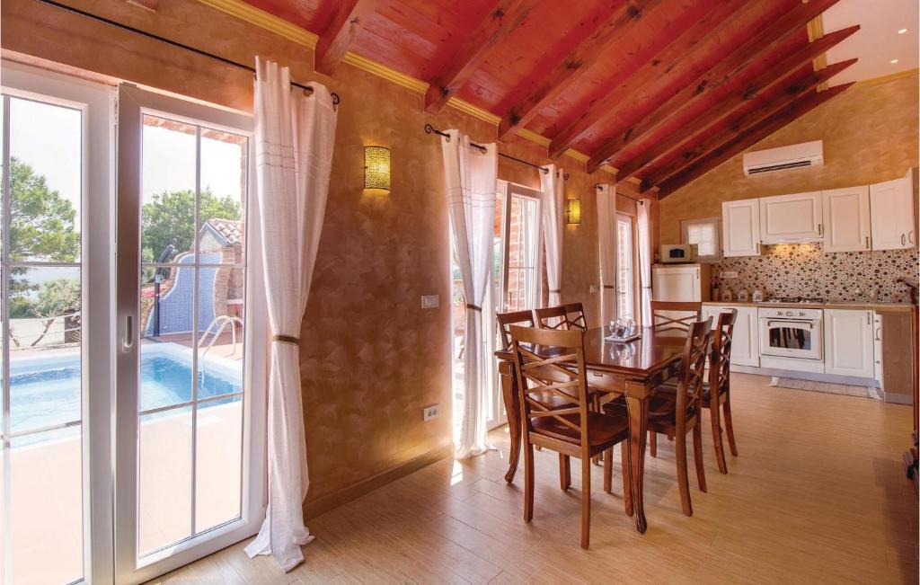 3 Bedroom Awesome Home In Nerezine photo 3