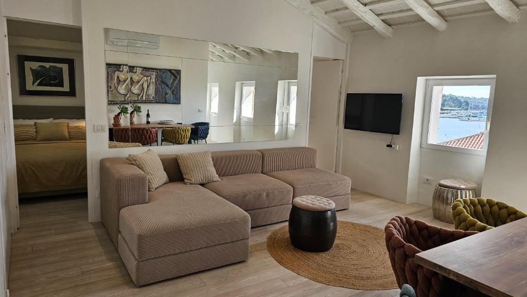 WHITE Sea View - Two Bedroom Apartment — photo 1