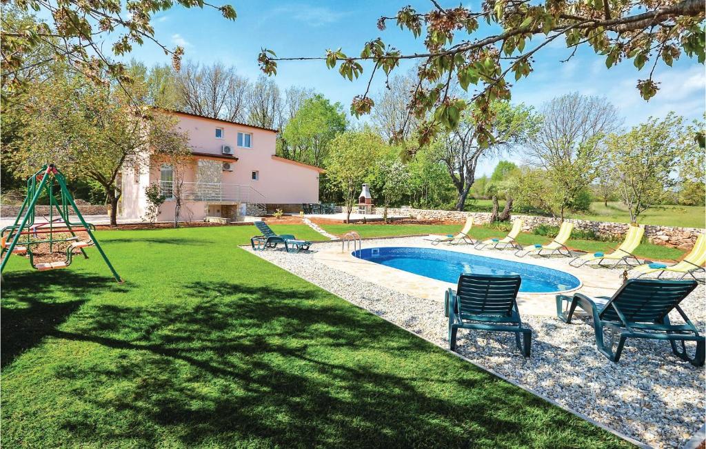 Four-Bedroom Holiday Home In Lecevica — photo 1