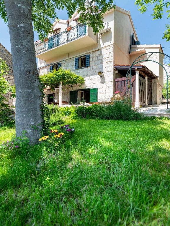 Authentic Stone House Lola photo 3