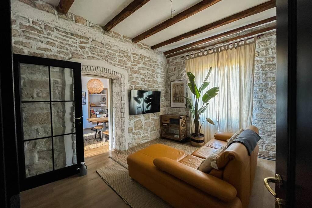 The Bungalow by the Sea in Historic Poreč Old City — photo 1