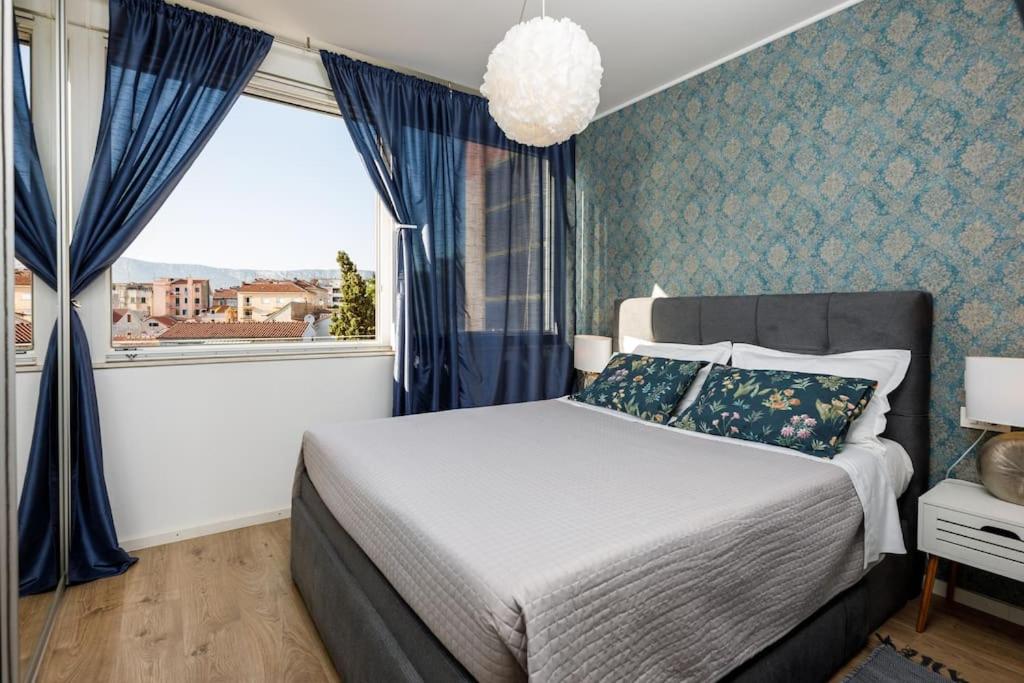 Sunset Oasis “VELLY” 1BR w/ Sea View & Parking photo 2