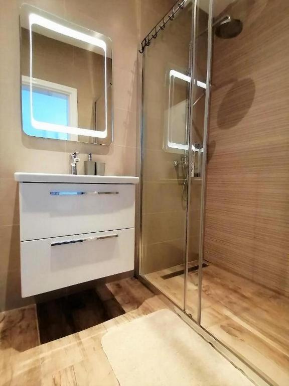Family-friendly apartments with swimming pool Pomena photo 3