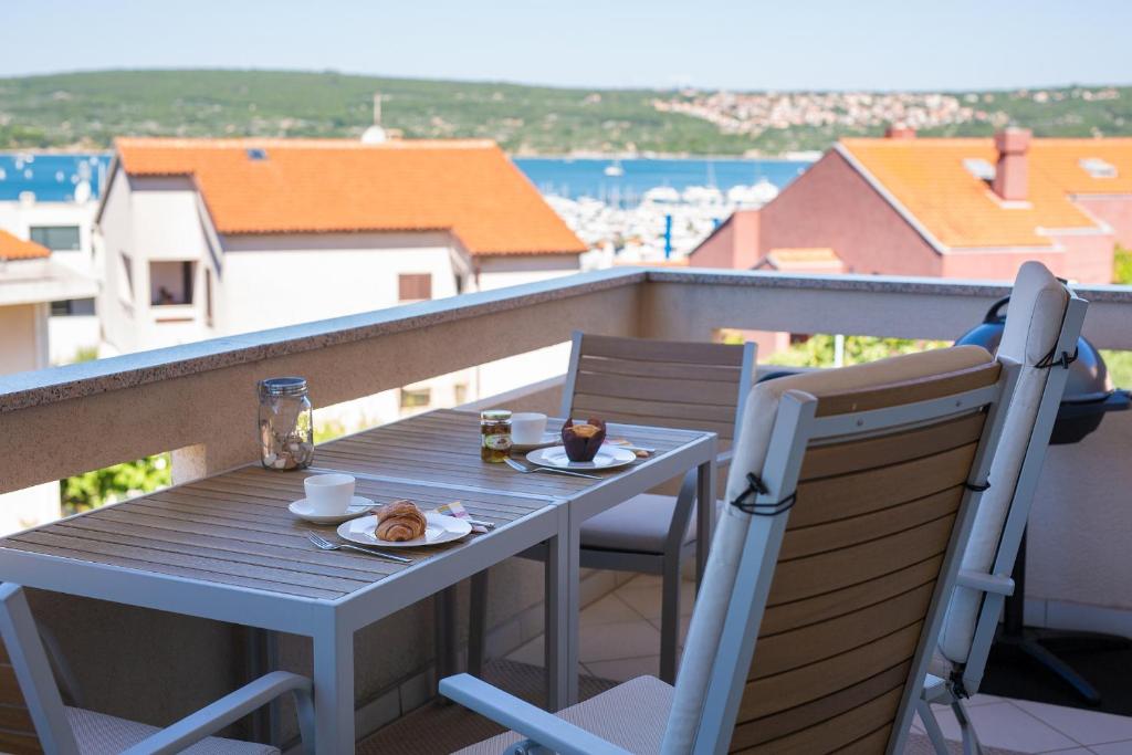 Sea & Wine Apartment with Terrace & Scenic Sea View — photo 1