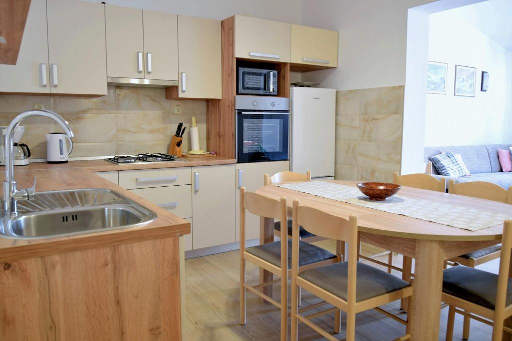 ZORO APARTMENTS photo 2