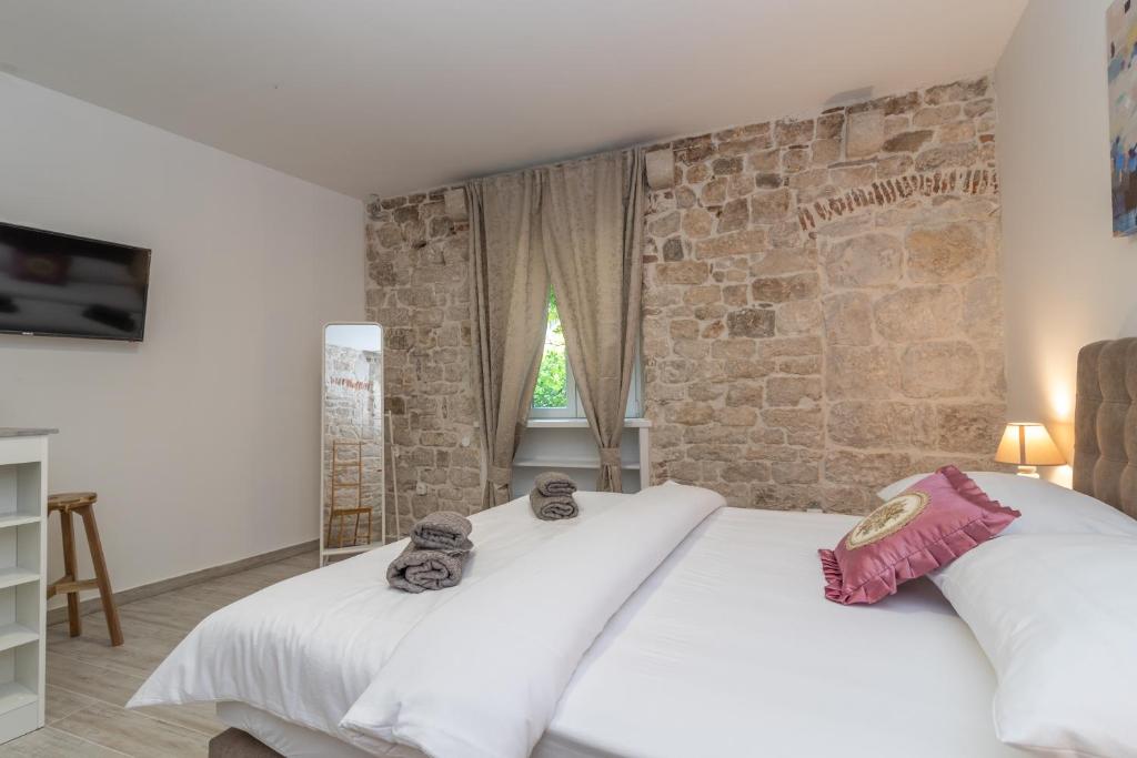 Studios Kadena Trogir - 18th century stone house photo 2