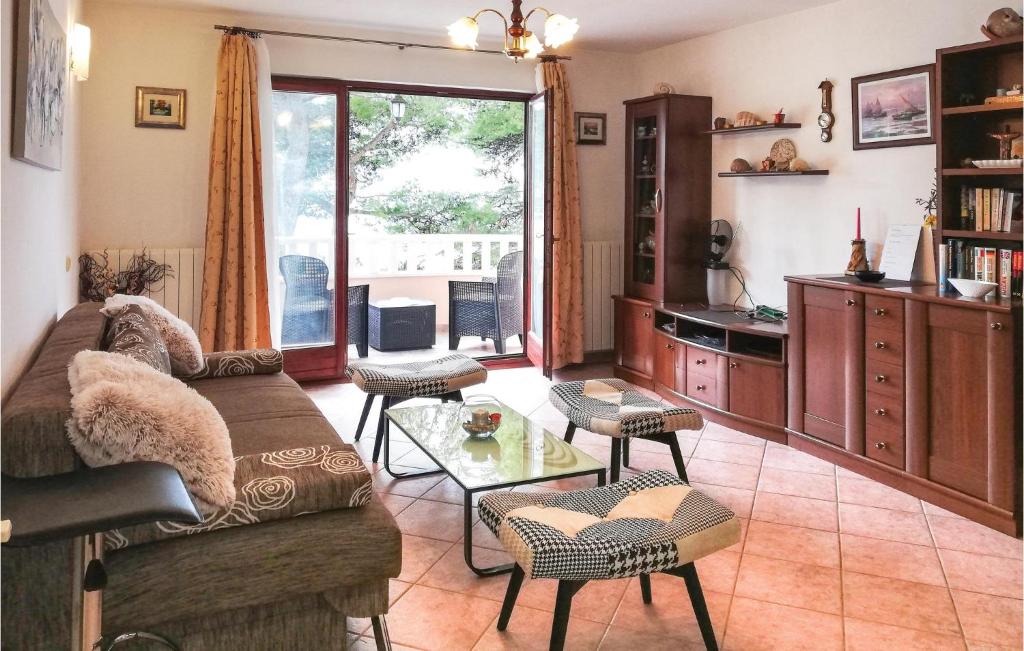 Three-Bedroom Apartment In Jesenice photo 2