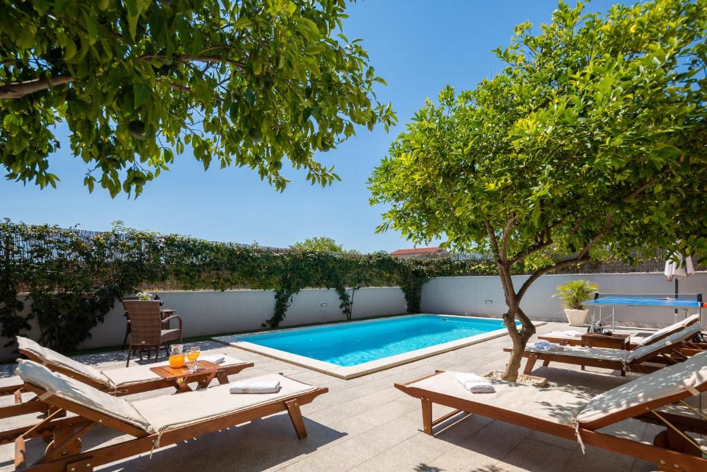 Sunshine Holiday Home photo 2