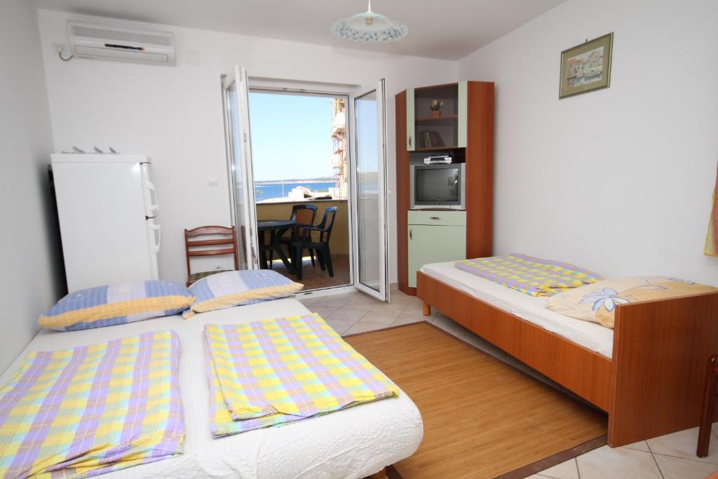 Apartments by the sea Povljana photo 2