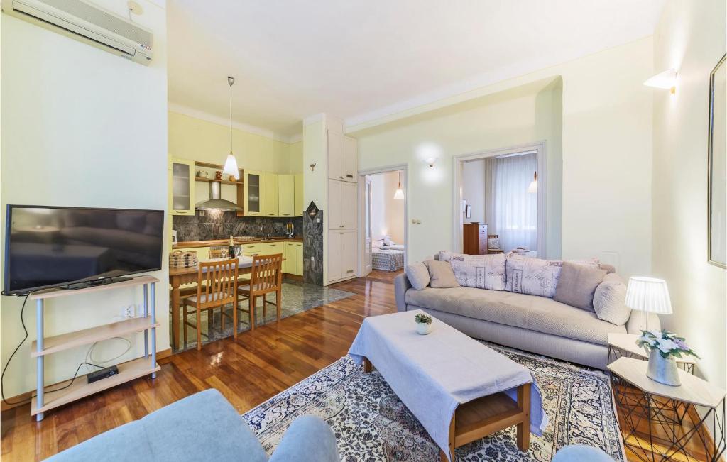 Lovely Apartment In Pula With Kitchen photo 3