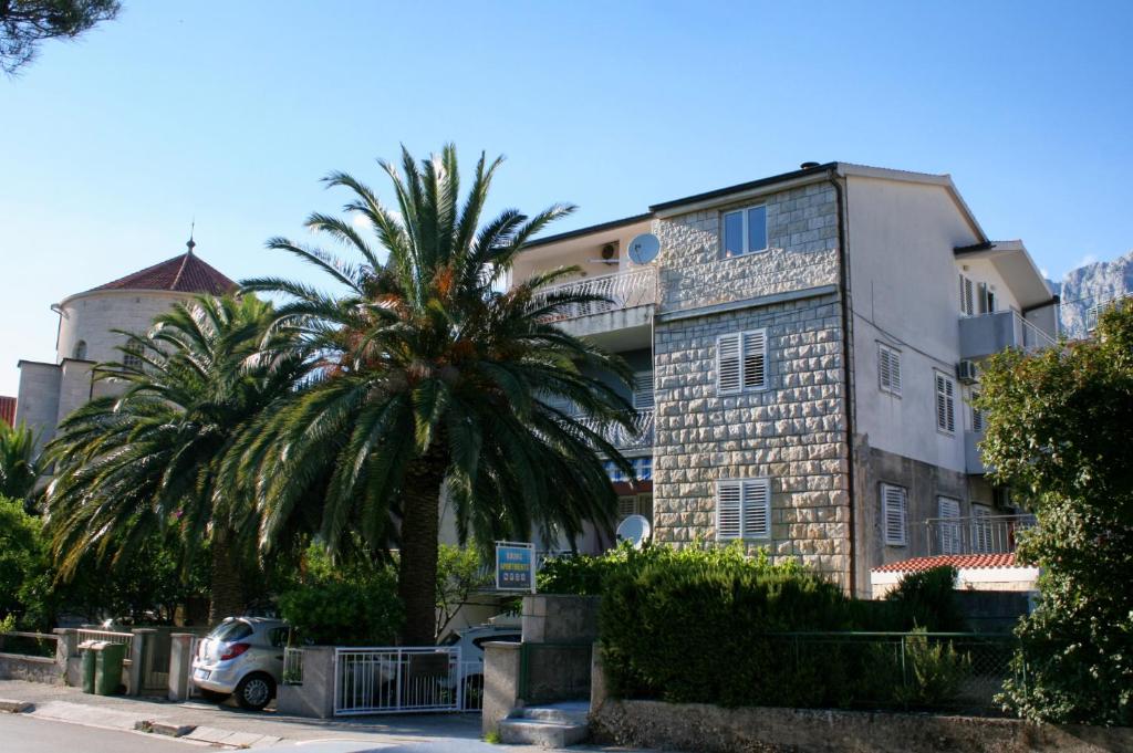 Apartments with parking space Makarska - 16521 — photo 1