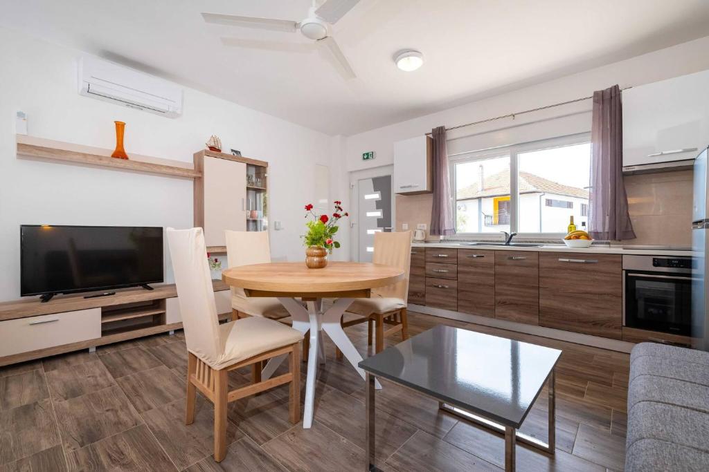 MY DALMATIA - Studio apartment Blagdan with private parking — photo 1