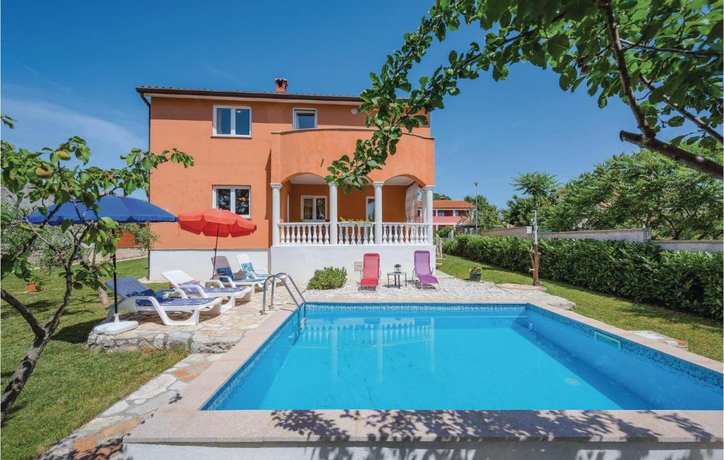 Three-Bedroom Holiday Home In Nedescina — photo 1
