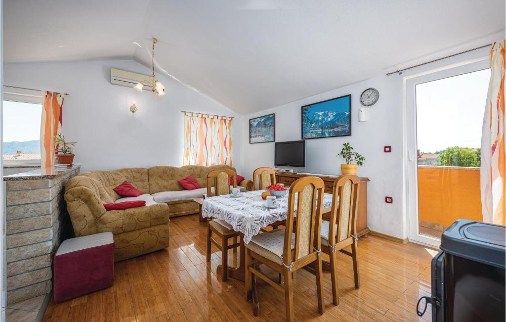 Three-Bedroom Holiday Home In Nedescina photo 3