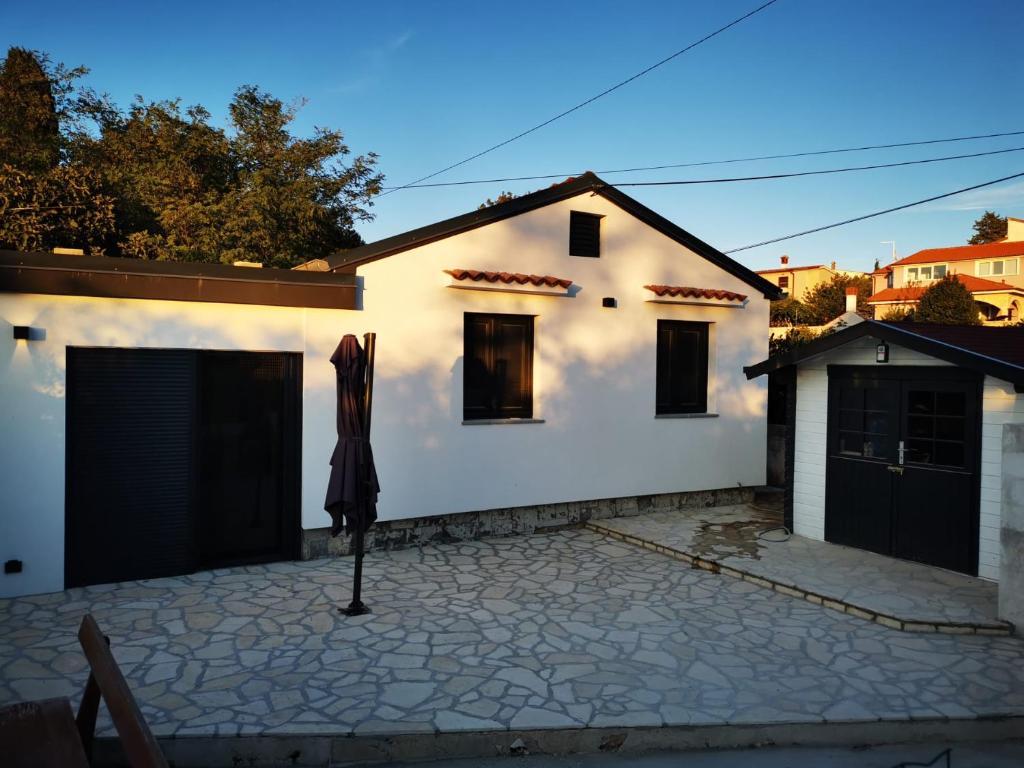 The House — photo 1