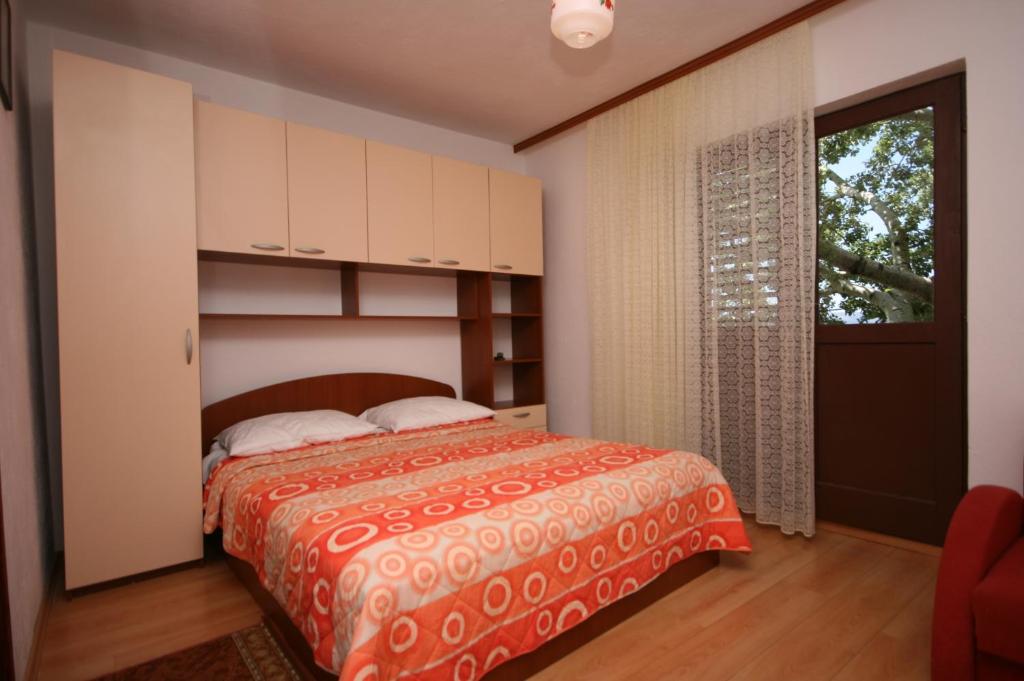 Apartments with a parking space Zivogosce - Porat photo 2