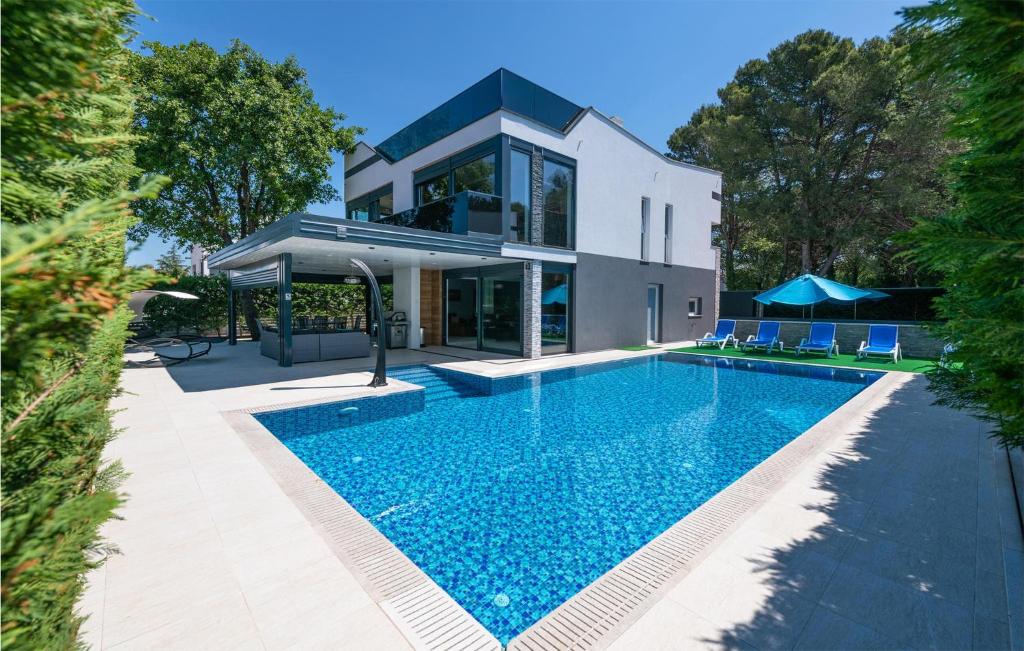 Gorgeous Home In Fazana With Wifi photo 2