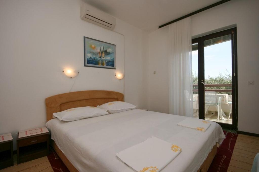 Apartments and rooms by the sea Zivogosce - Blato photo 2