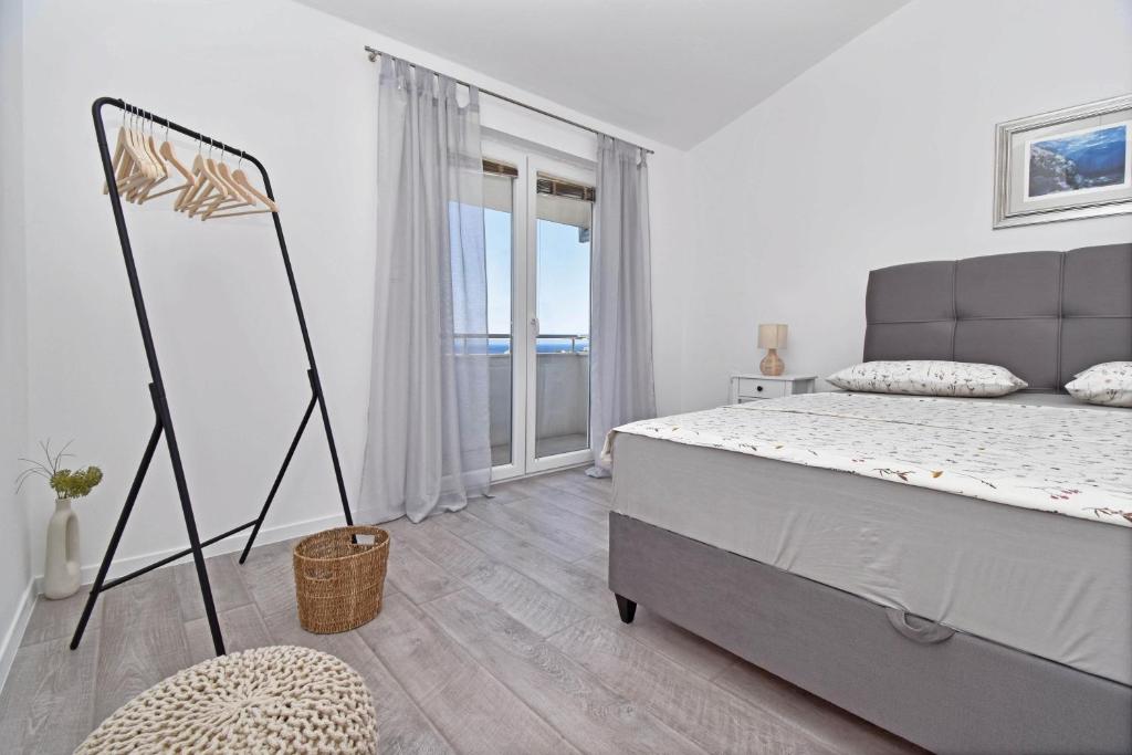 Sunny room photo 2