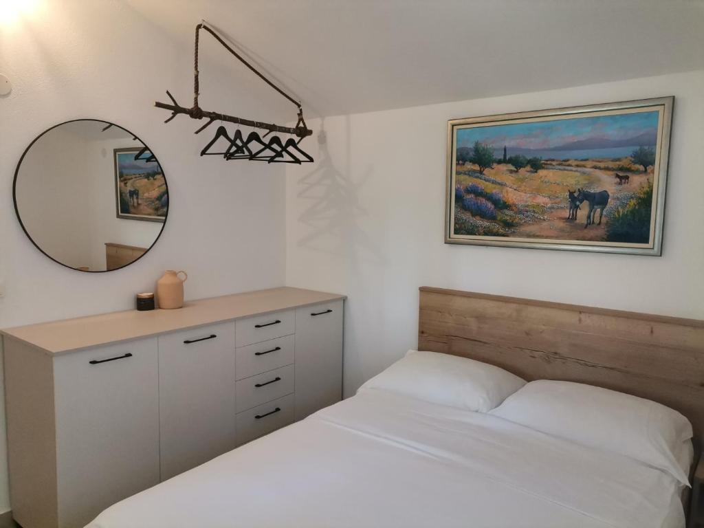Robinson house in Okrug Gornji with sea view photo 2