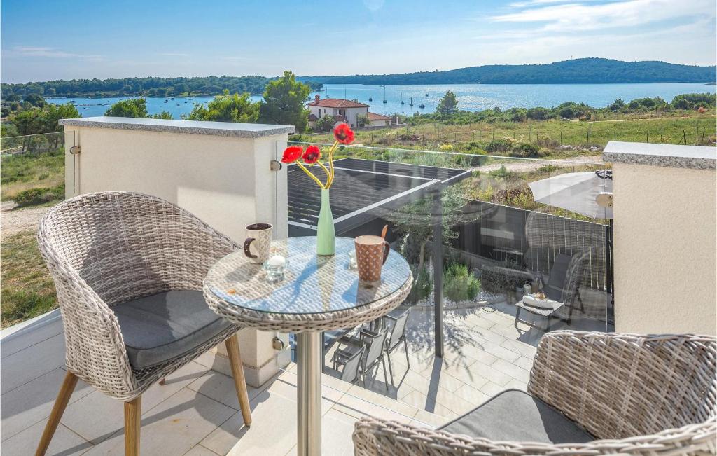 4 Bedroom Cozy Home In Medulin photo 3