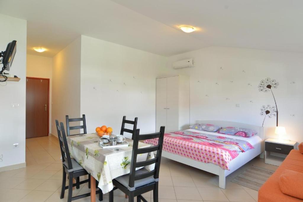 Apartments with WiFi Fazana - 12862 photo 2