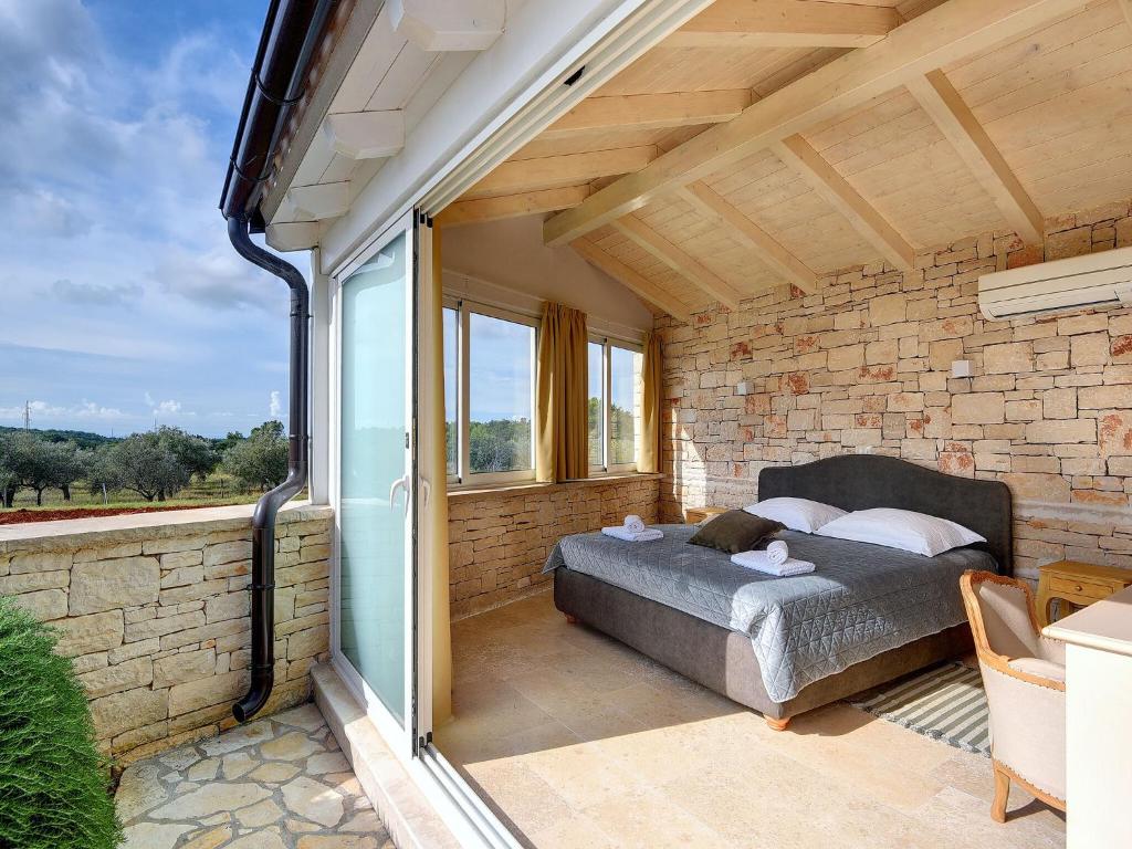 Villa near Rovinj with Pool and Sea Views photo 2