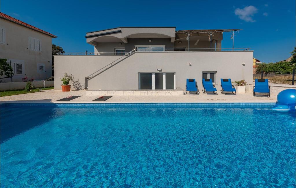 5 Bedroom Cozy Home In Vrsi — photo 1