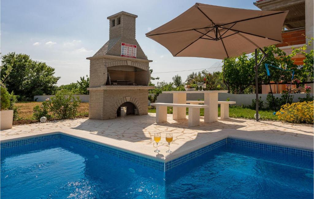 5 Bedroom Cozy Home In Vrsi photo 2