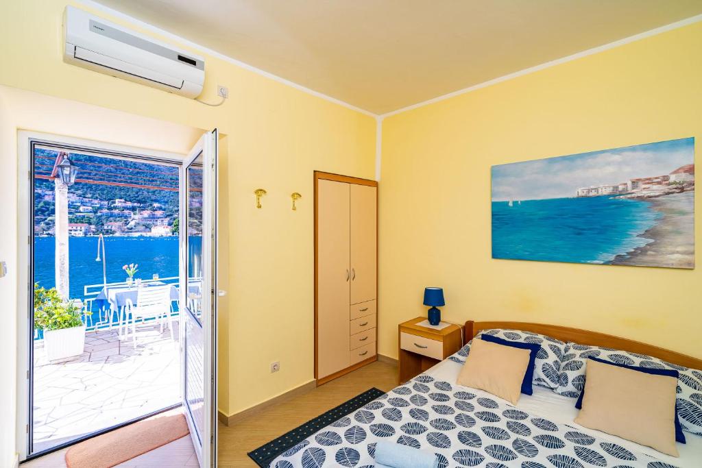 Studio apartment Marija - waterfont with sunbeds! Unique photo 2