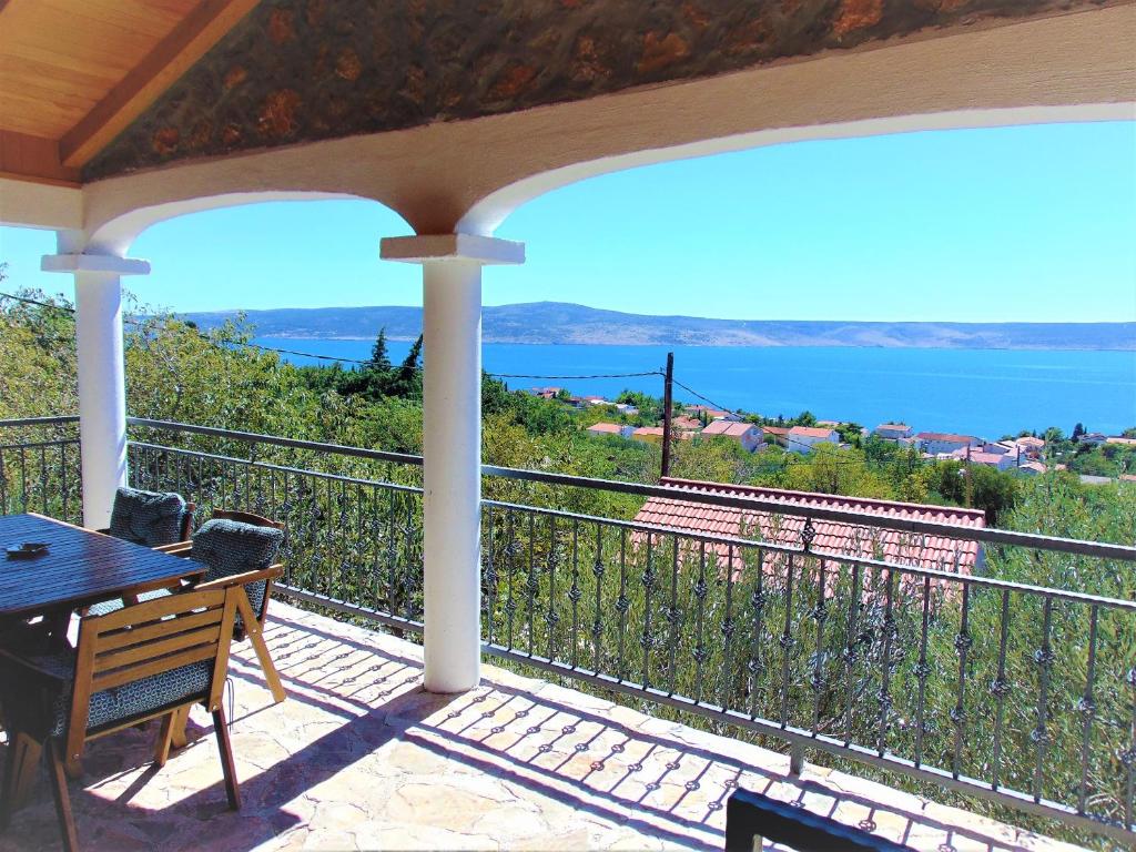 STONE VILLA-MILAN Pool Sea View Lounge Room photo 3