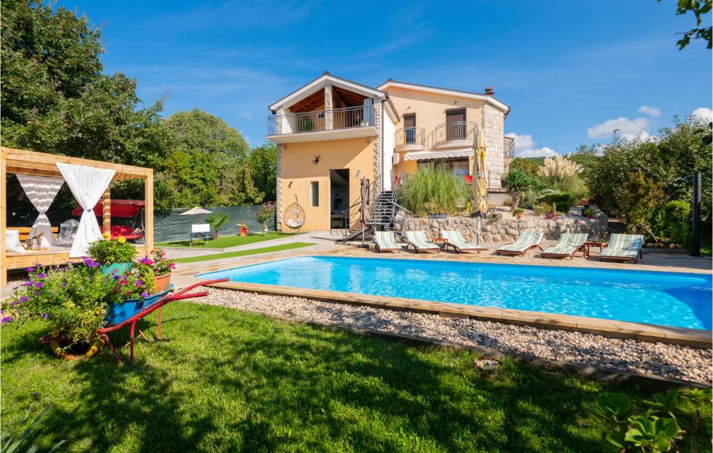 Five-Bedroom Holiday Home In Vinjani Donji — photo 1